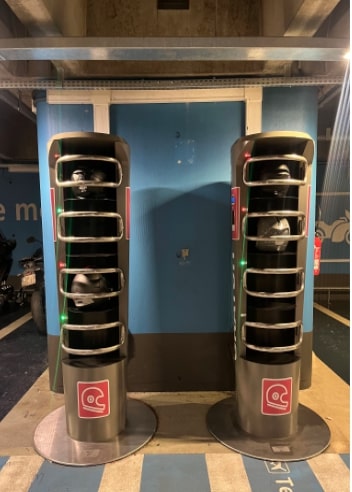 Motorcycle helmet locker - Roissy Charles de Gaulle Airport parking Motorcycle helmet locker - Roissy Charles de Gaulle Airport parking