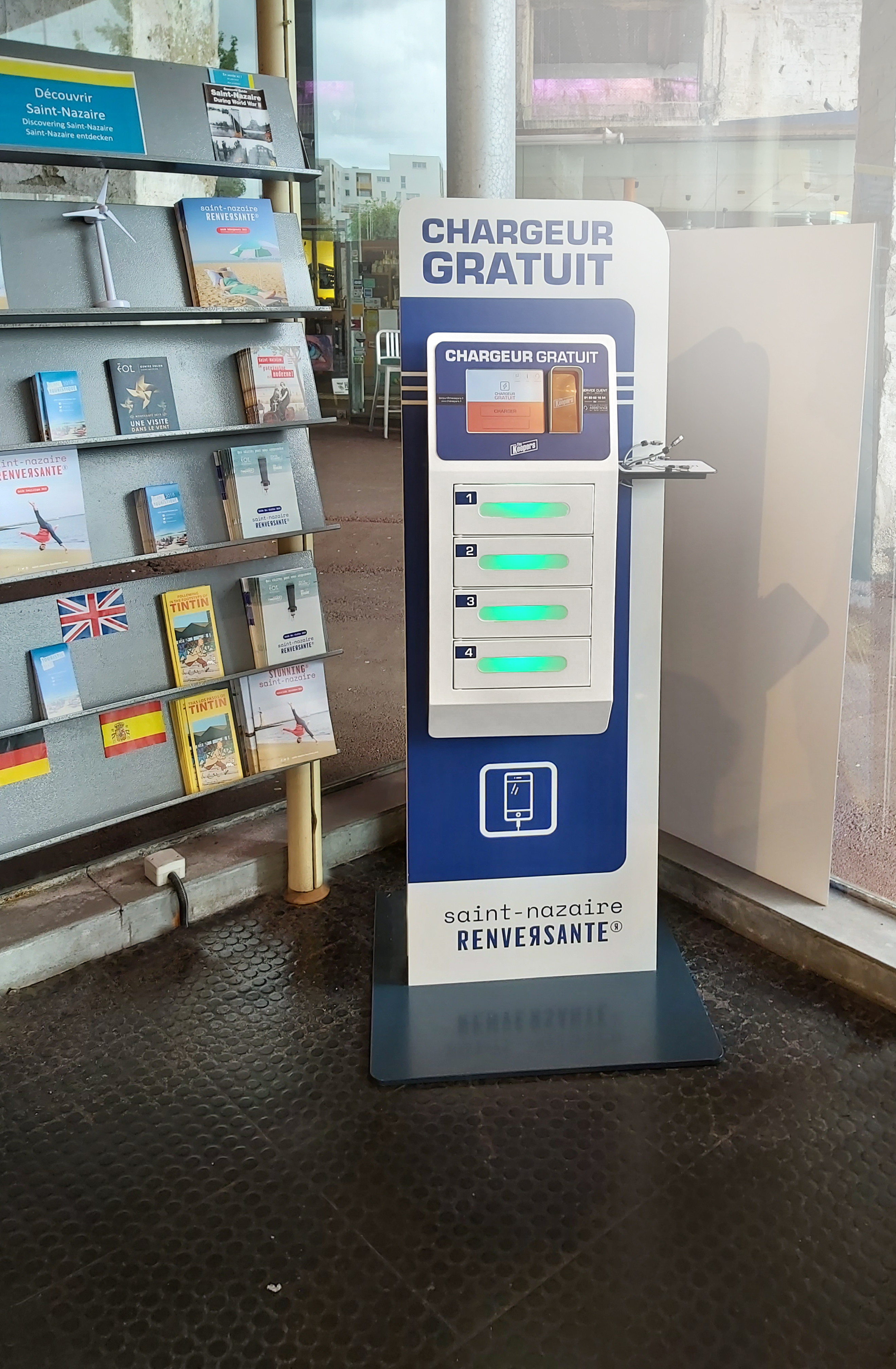 Station chargeurs de mobiles pour accueil de site touristique Station chargeurs de mobiles pour accueil de site touristique