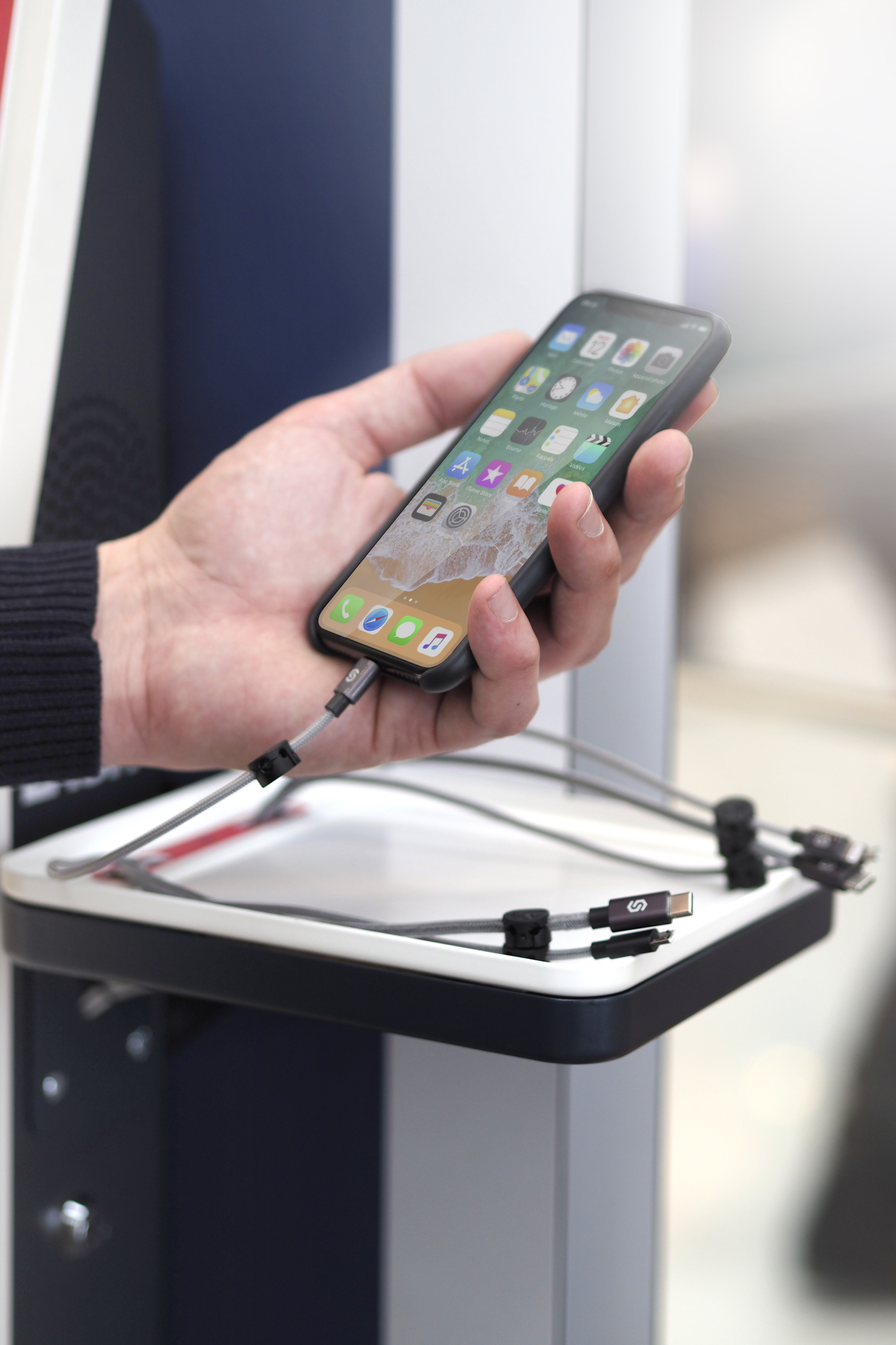 Station chargeurs de mobiles pour site touristique Station chargeurs de mobiles pour site touristique
